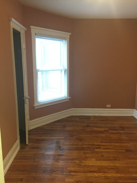 More Photos Of 5235-5243 N Clark St, Chicago Storefront Retail Office For Lease