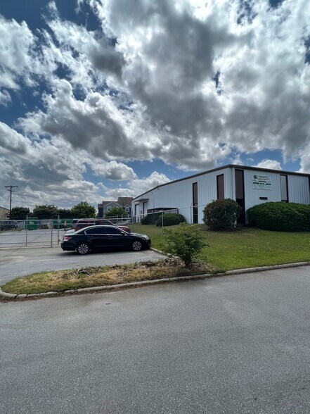 More Photos Of 1340 Old Dairy Dr, Columbia Warehouse For Lease