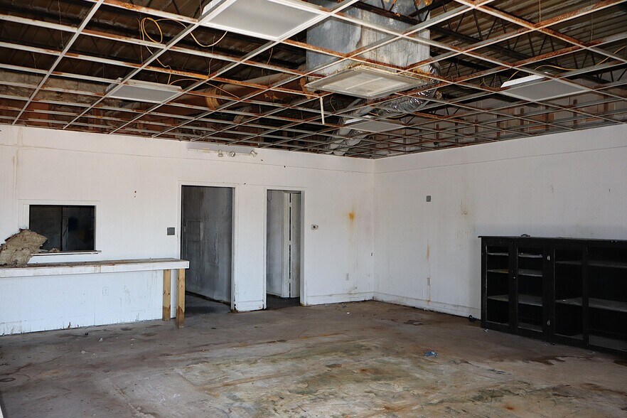 More Photos Of 501 Plaza Dr, Enterprise Storefront Retail Office For Sale