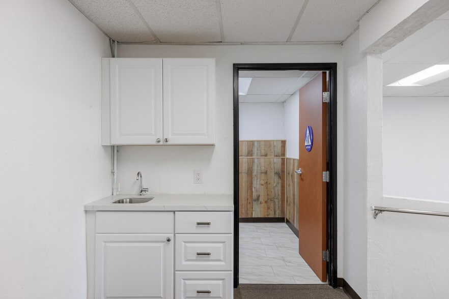 More Photos Of 9468-9472 Magnolia Ave, Riverside Storefront For Lease