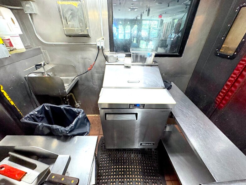 More Photos Of 128 Metropolitan Ave, Brooklyn Restaurant For Lease