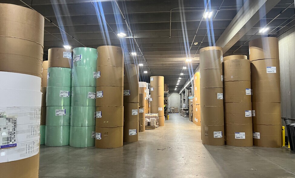 More Photos Of 925 N Zane Ave, Golden Valley Manufacturing For Sale