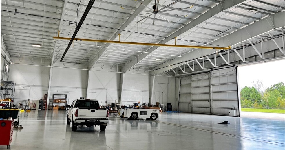 Primary Photo Of 1715 McCollum Pkwy NW - Hangar 210, Kennesaw Airplane Hangar For Lease