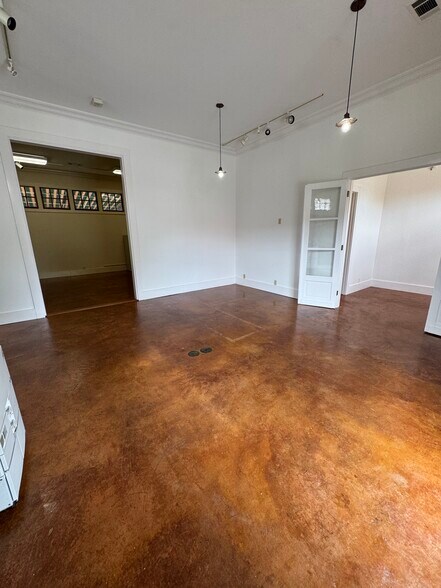 More Photos Of 2347 Christian St, Baton Rouge Office Residential For Lease