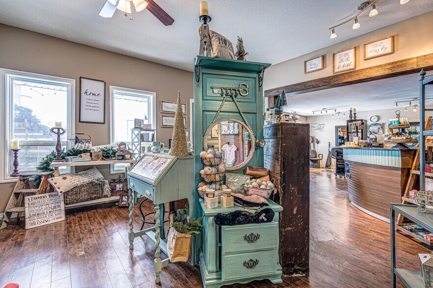 More Photos Of 23 Railway Av, Marwayne Storefront For Sale