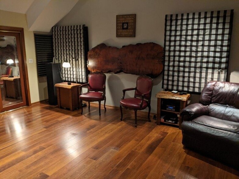 More Photos Of 6353 Ferguson St, Indianapolis Office For Lease