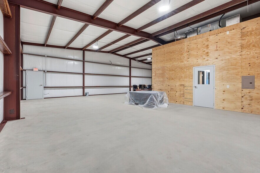 More Photos Of 7748 E US Highway 290, Johnson City Warehouse For Sale