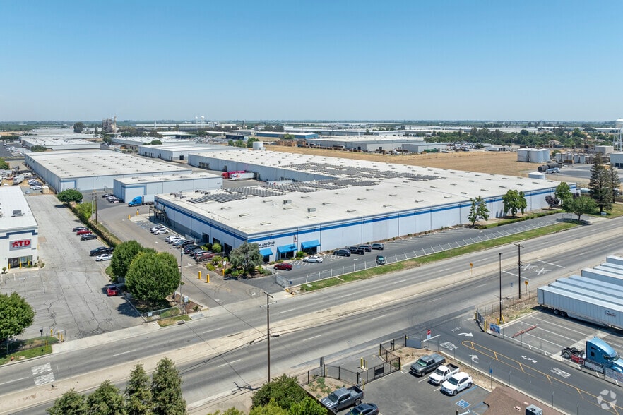 More Photos Of 3146 S Chestnut Ave, Fresno Warehouse For Sale