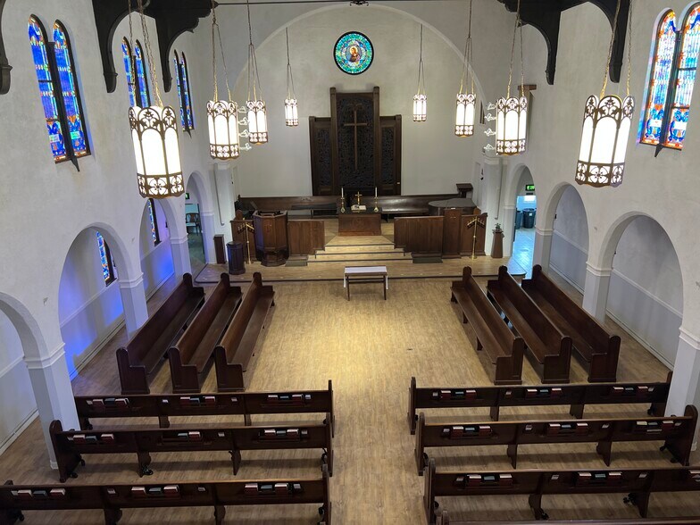 More Photos Of 420 W 19th St, Costa Mesa Religious Facility For Lease