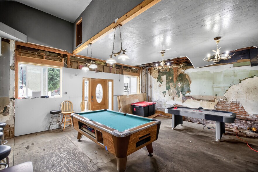 More Photos Of 100 Main St, Moro Specialty For Sale
