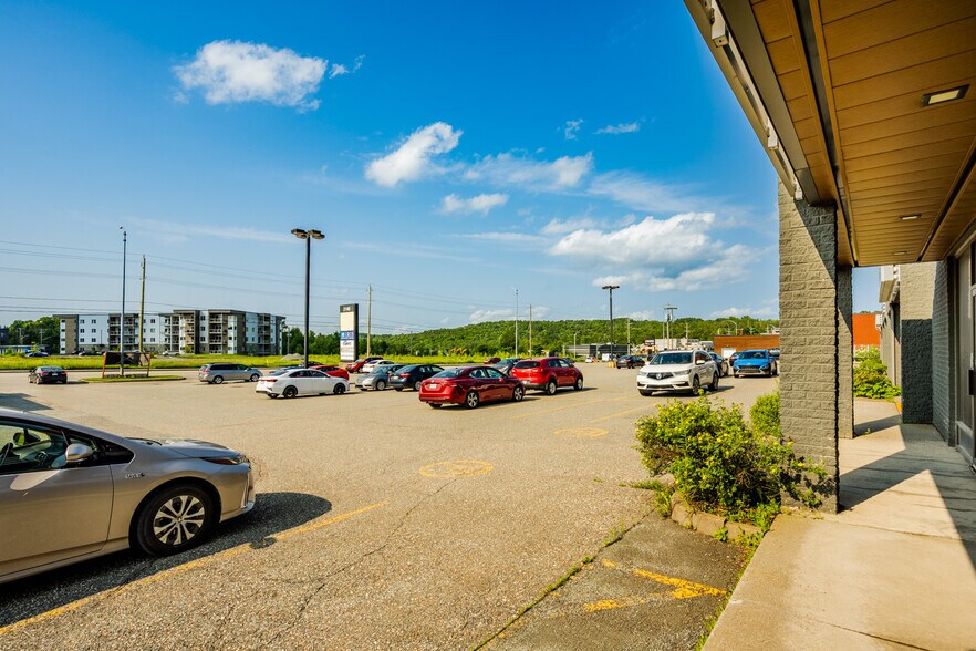 More Photos Of 2140 St King E, Sherbrooke General Retail For Lease