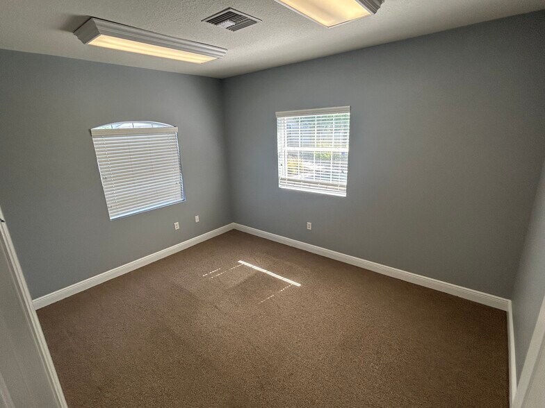 More Photos Of 565 S Hercules Ave, Clearwater Office For Sale