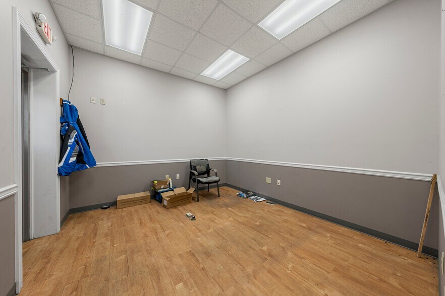 More Photos Of 300 Samson St, Glasgow Light Manufacturing For Sale