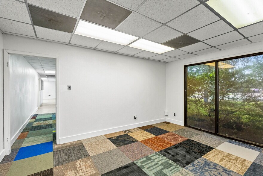 More Photos Of 3806 E Rio Grande St, Victoria Warehouse For Sale