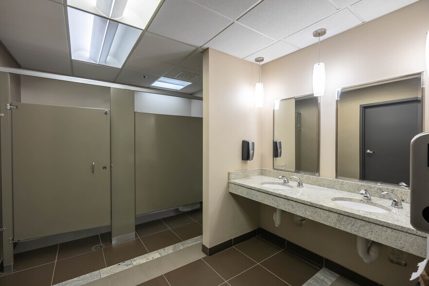 More Photos Of 6960 Orchard Lake Rd, West Bloomfield Office For Lease