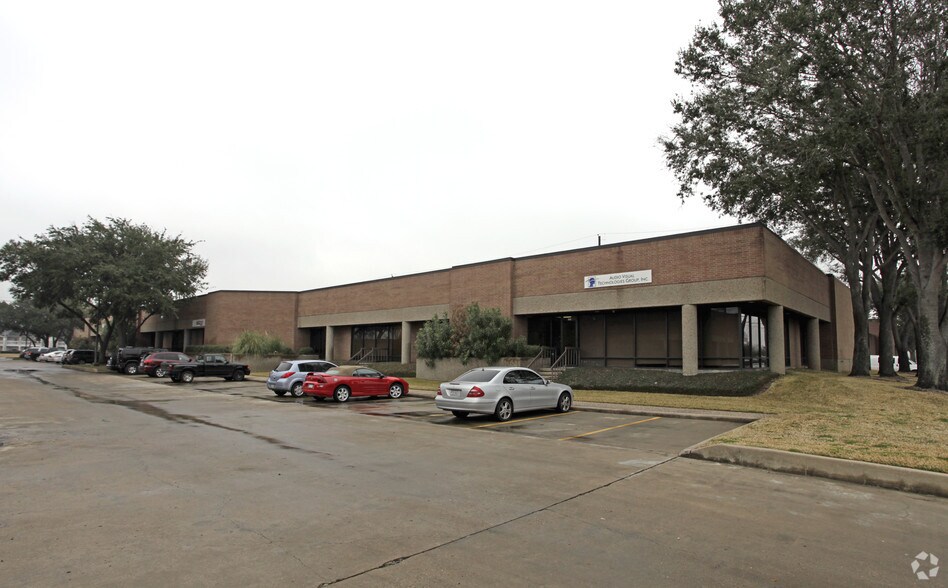 More Photos Of 13003 Southwest Fwy, Stafford Unknown For Lease