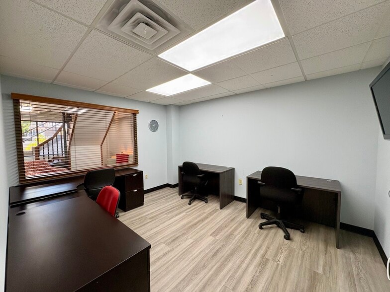 More Photos Of 7501-7509 Murdoch Ave, Saint Louis Coworking Space