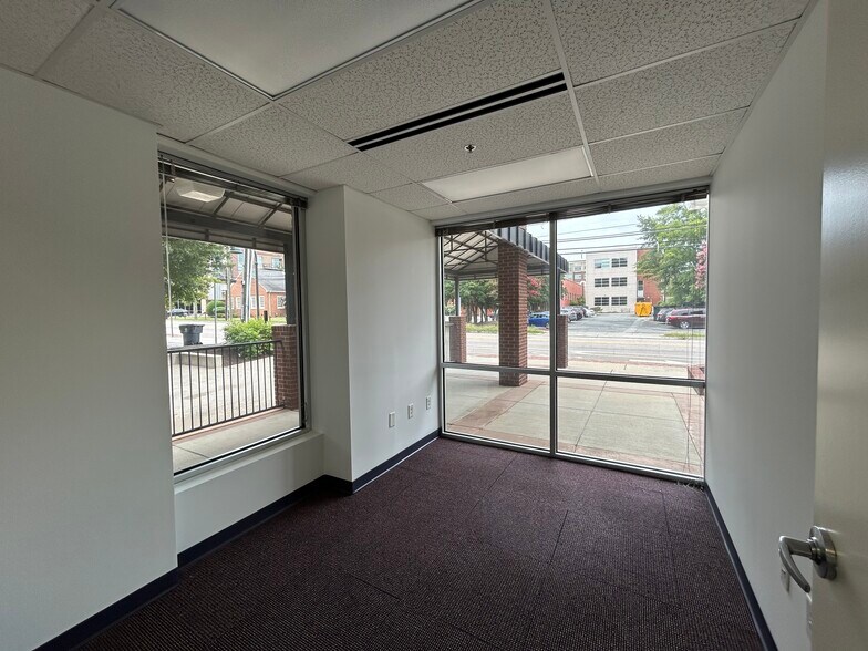More Photos Of 308 W Rosemary St, Chapel Hill Office For Sale