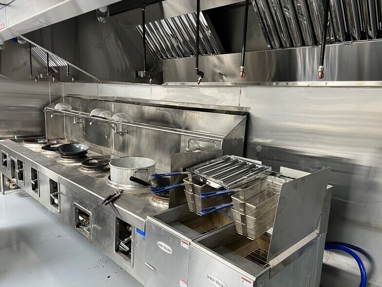 More Photos Of 7810 Bellfort Rd, Houston Restaurant For Sale