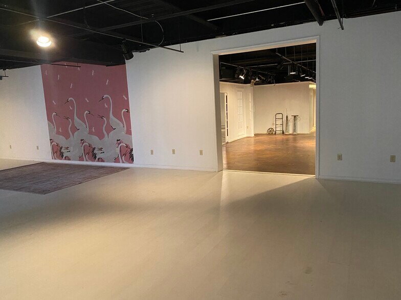 More Photos Of 156 S Main St, High Point General Retail For Lease