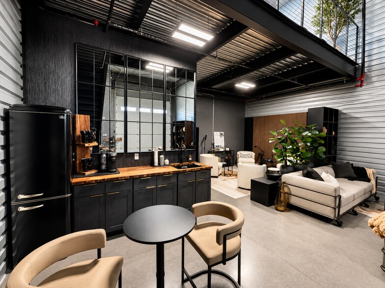 More Photos Of 105 Copper Ranch Rd, Belgrade Showroom For Lease