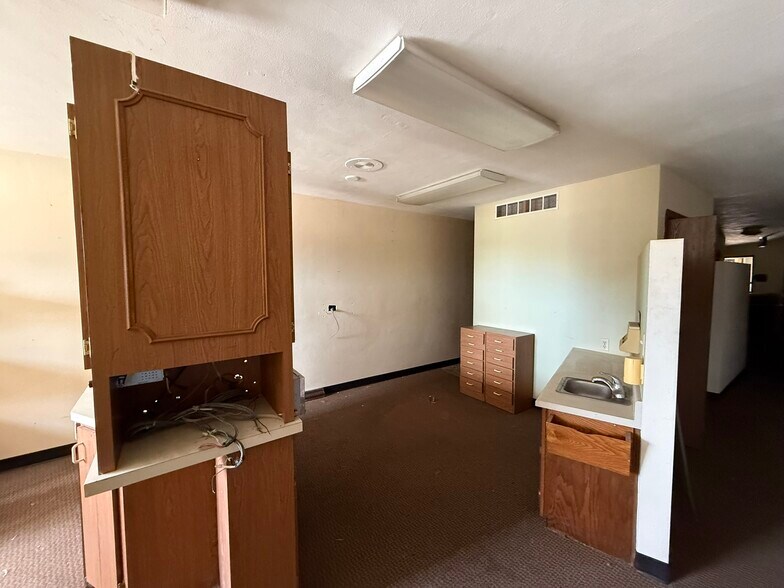 More Photos Of 58 Racine St, Menasha Office For Sale