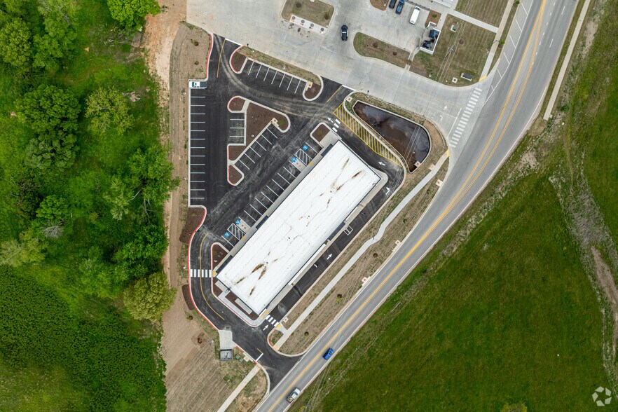 More Photos Of 5400 S Pinnacle Hills Pky, Rogers Storefront For Sale