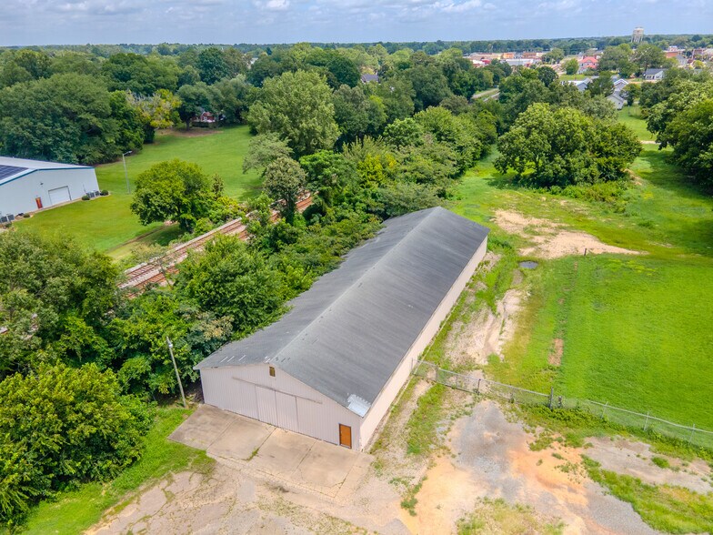 More Photos Of 800 S Wilson Ave, Dunn Industrial For Lease