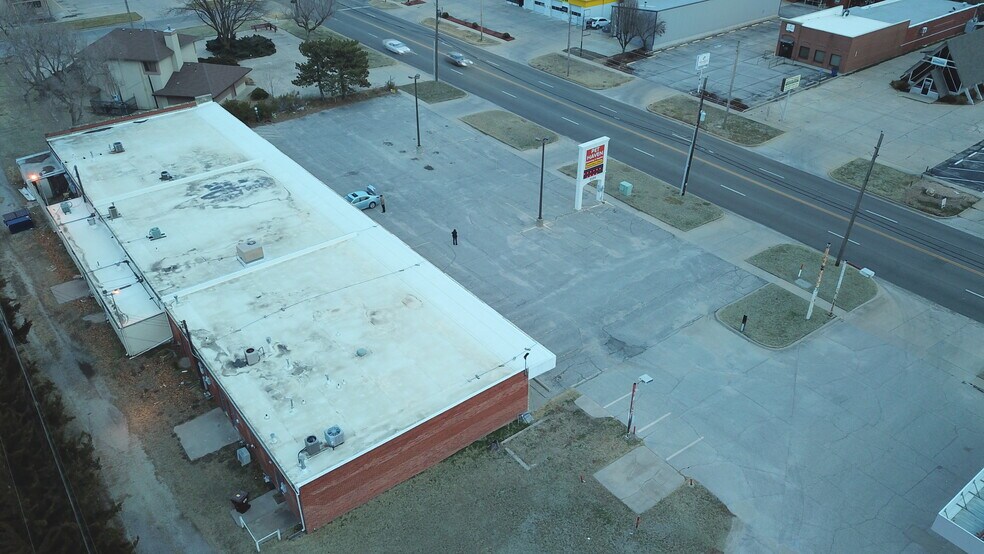 More Photos Of 2518-2536 W 13th St, Wichita Auto Repair For Lease