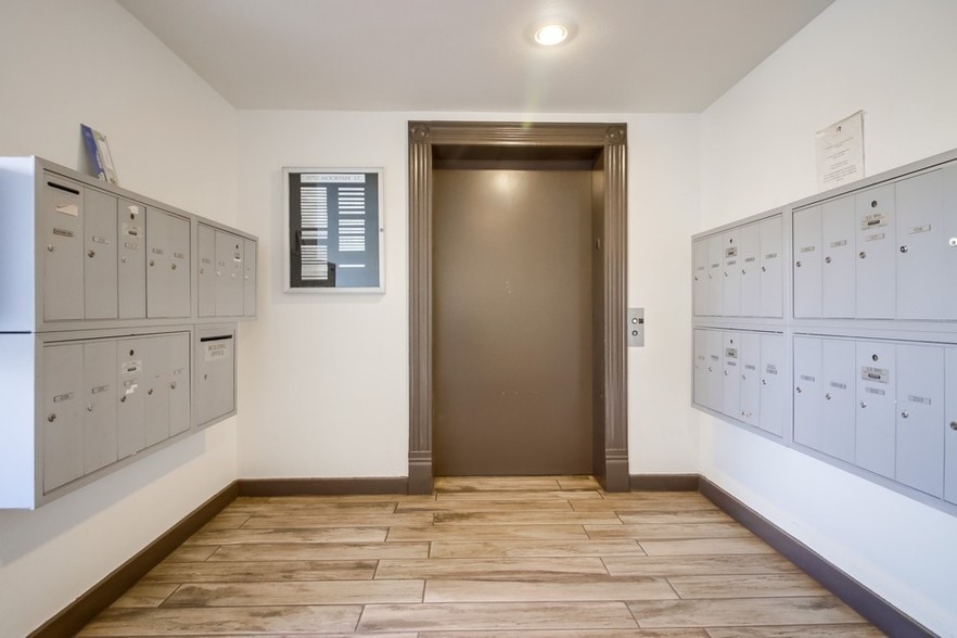 More Photos Of 11712 Moorpark St, Studio City Loft Creative Space For Lease