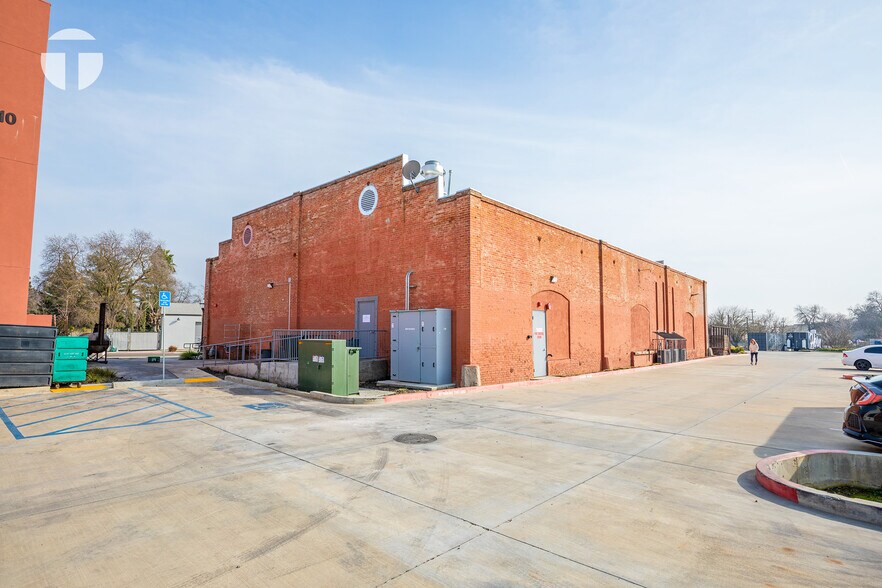 More Photos Of 9699 Railroad St, Elk Grove Restaurant For Lease