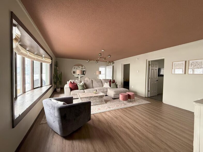 More Photos Of 600 22nd St, Benson Hotel For Sale