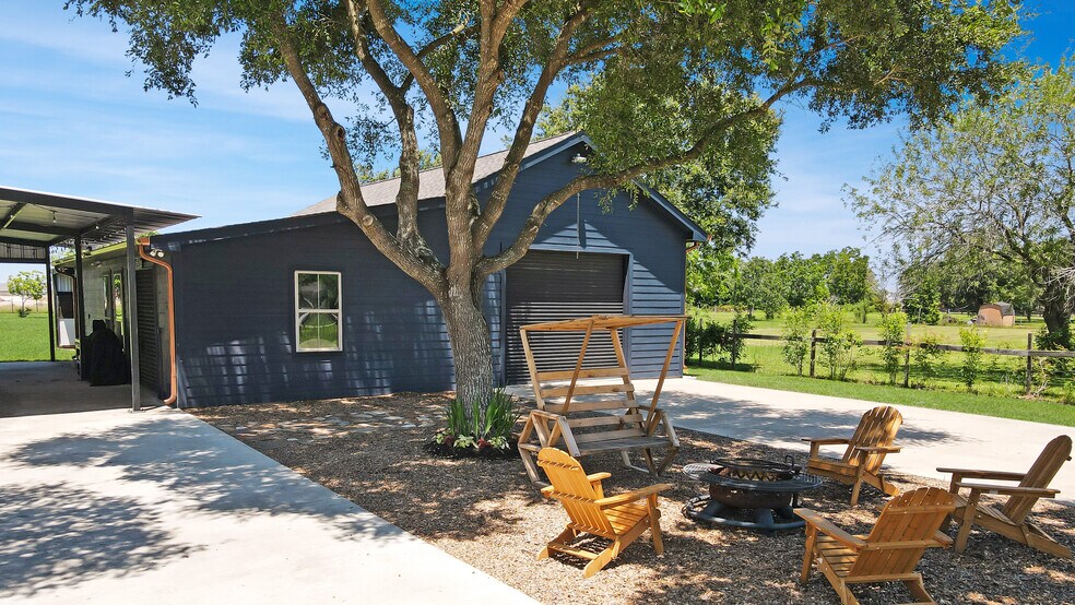 More Photos Of 10511 W Hidden Lake Ln, Richmond Specialty For Sale