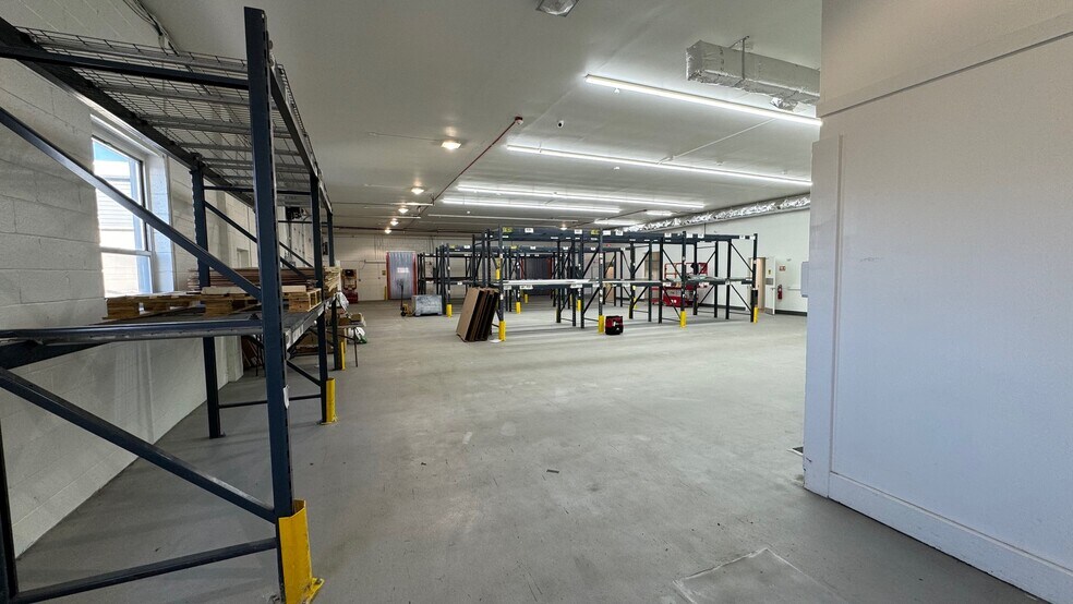 More Photos Of 236 Blackford Ave, Middlesex Warehouse For Lease