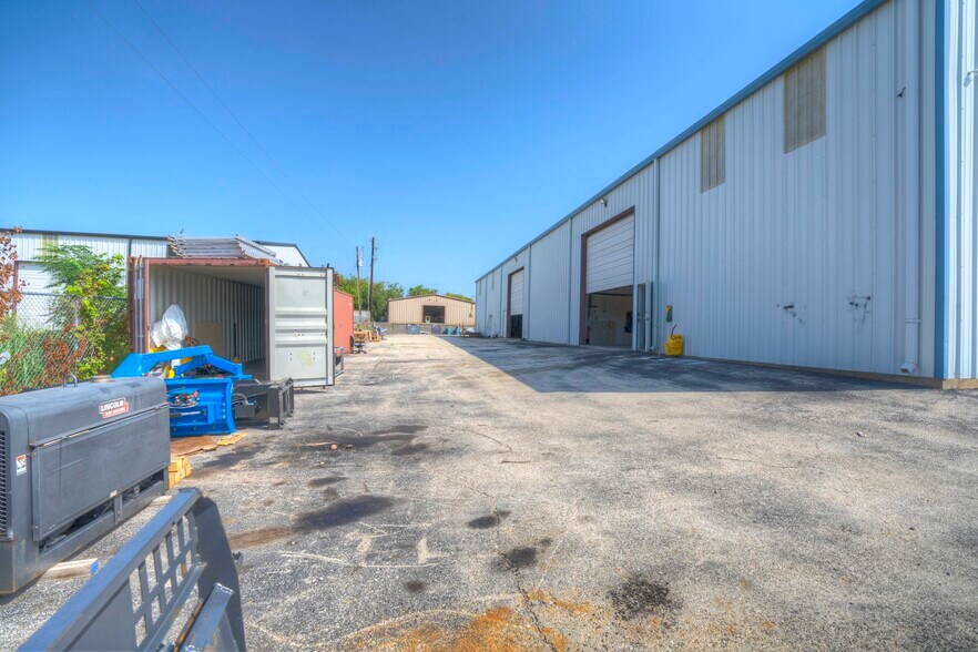 More Photos Of 11578 Airway Blvd, Roanoke Warehouse For Sale