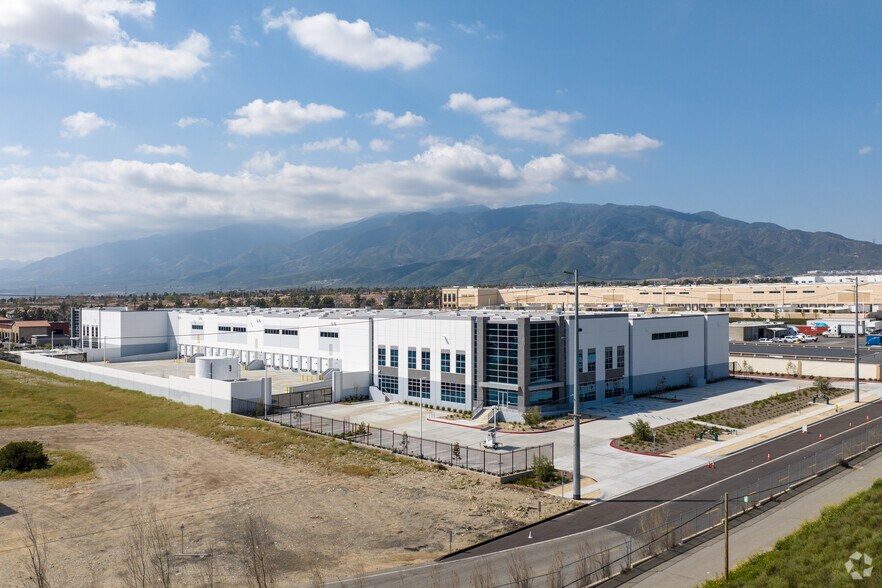 More Photos Of 6260 Mango Ave, Fontana Distribution For Sale