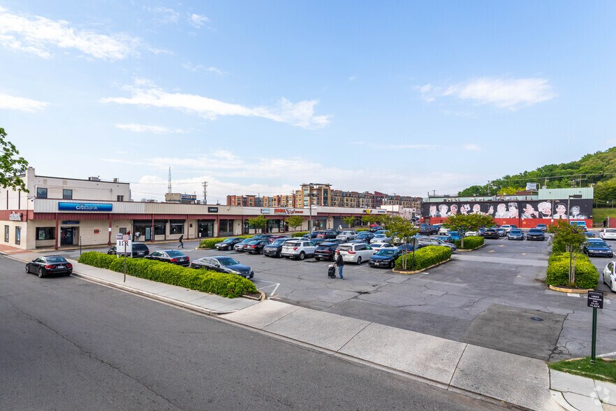 More Photos Of 322 40th St NE, Washington Office For Lease