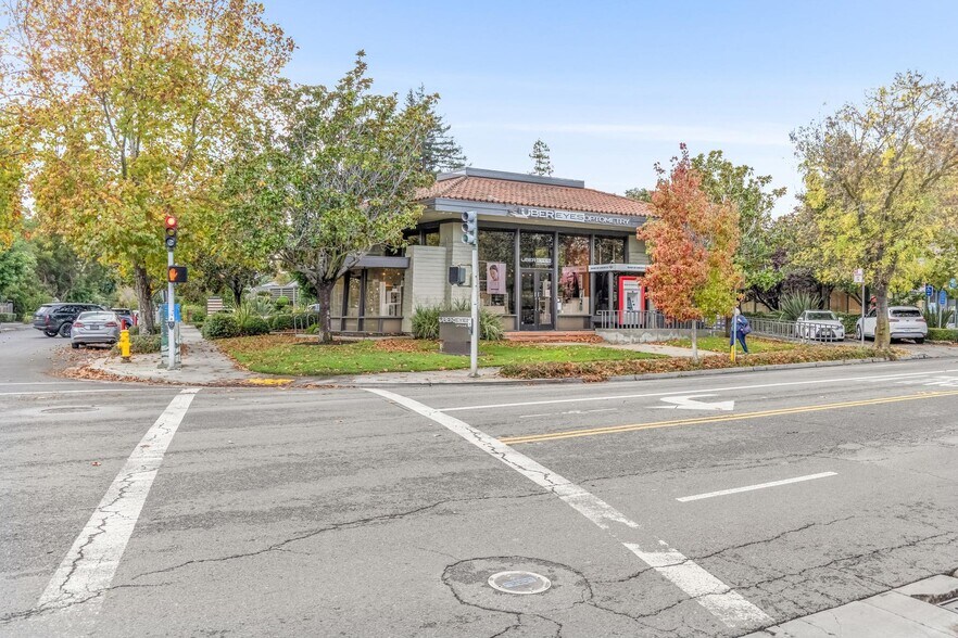 More Photos Of 2750 Middlefield Rd, Palo Alto Office For Lease