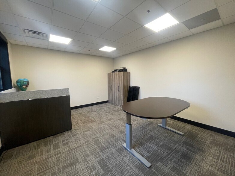 More Photos Of 106 W Main St, West Dundee Office For Lease