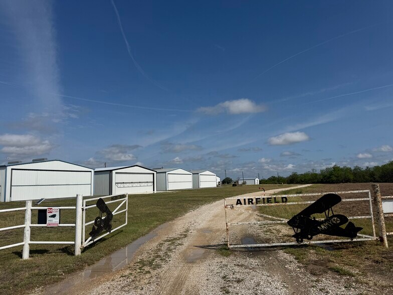 More Photos Of 463 Texas Heritage Dr, La Vernia Airplane Hangar For Sale