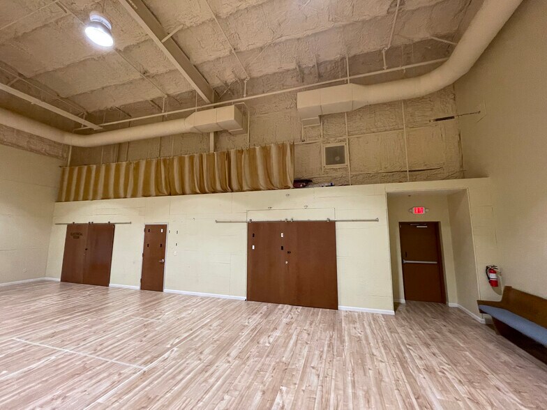 More Photos Of 1505 Airport Rd, Rockwall Flex For Lease