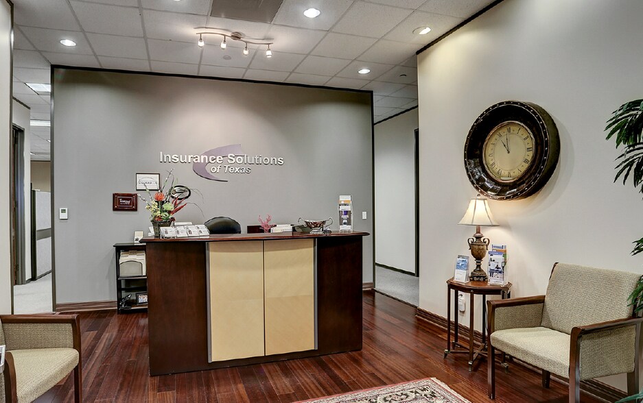 More Photos Of 14140 Southwest Fwy, Sugar Land Office For Lease