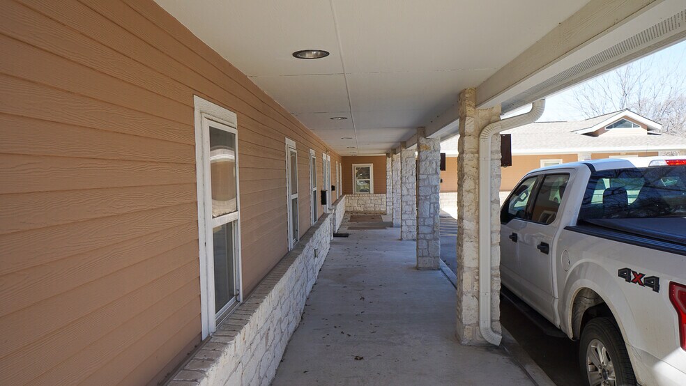 More Photos Of 306 E Main St, Round Rock Office For Lease