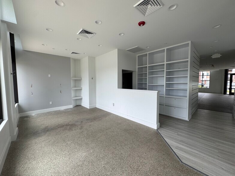 More Photos Of 7320 Aspect Dr, Granger General Retail For Lease