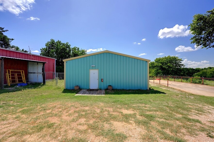More Photos Of 1940 Magnolia Ave, Luling Self Storage For Sale
