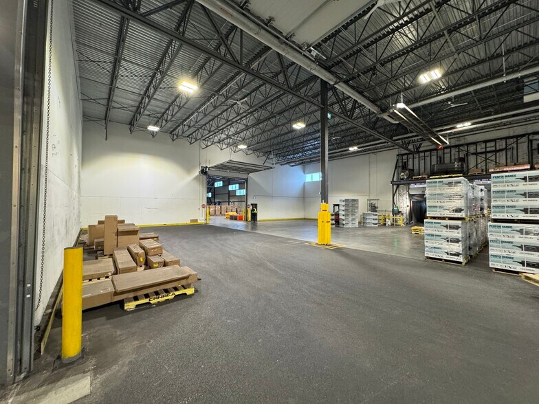 More Photos Of 2900 Rue Thérèse-Casgrain, Drummondville Industrial For Lease