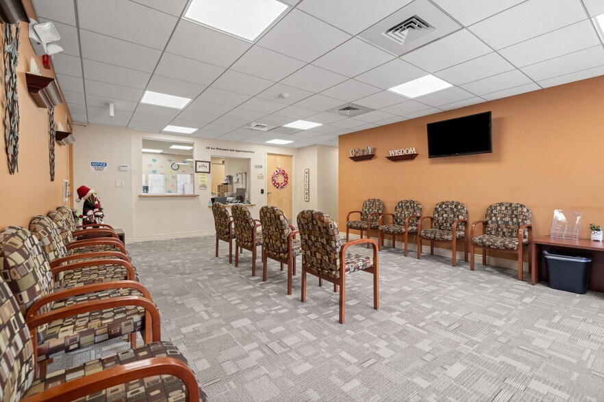 More Photos Of 103 Stiles Rd, Salem Office For Sale