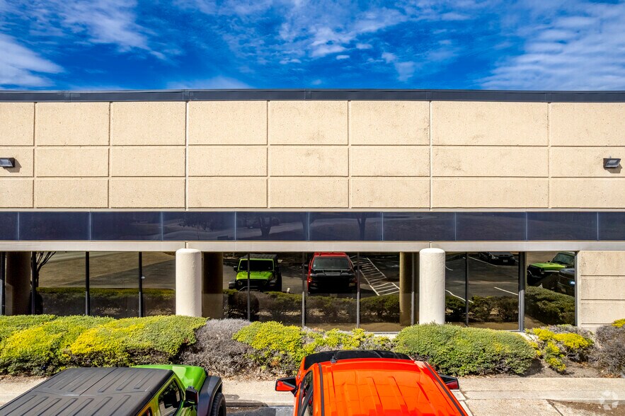 More Photos Of 5600-5624 Randolph Blvd, San Antonio Unknown For Lease