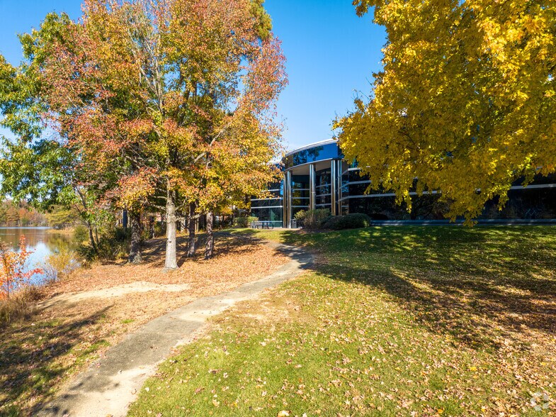 More Photos Of 2820 Waterford Lake Dr, Midlothian Office For Lease