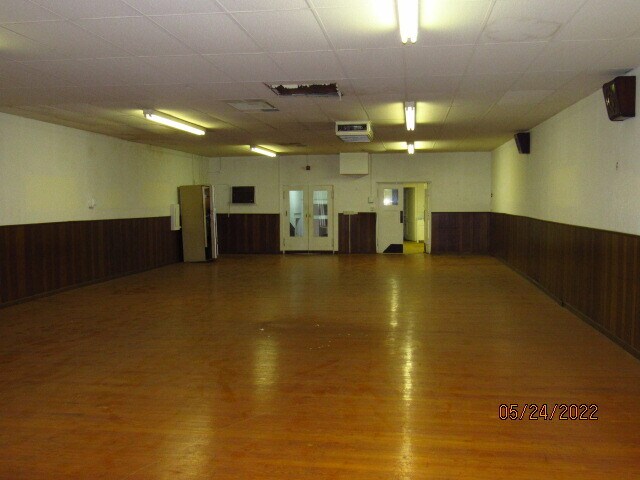 More Photos Of 301 N Washington St, Ardmore Distribution For Sale